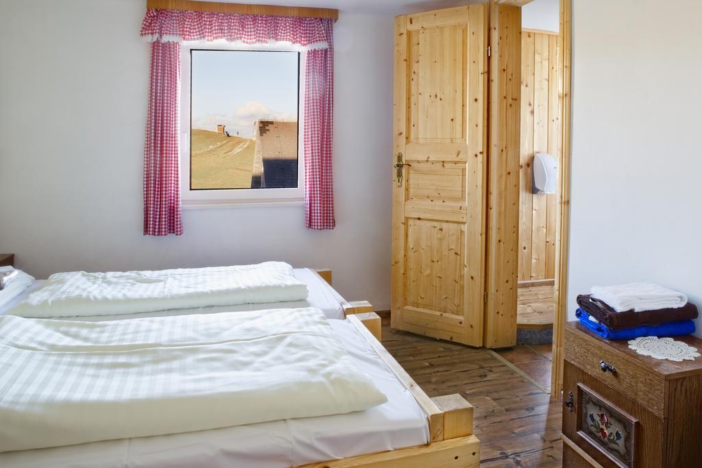 Altes Almhaus Otel Maria Lankowitz Oda fotoğraf